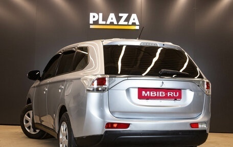 Mitsubishi Outlander III рестайлинг 3, 2013 год, 1 155 000 рублей, 3 фотография
