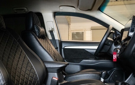 Mitsubishi Outlander III рестайлинг 3, 2013 год, 1 155 000 рублей, 12 фотография