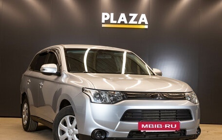 Mitsubishi Outlander III рестайлинг 3, 2013 год, 1 155 000 рублей, 2 фотография