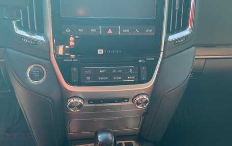 Toyota Land Cruiser 200, 2016 год, 6 780 000 рублей, 12 фотография