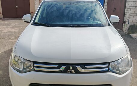 Mitsubishi Outlander III рестайлинг 3, 2012 год, 1 550 000 рублей, 1 фотография