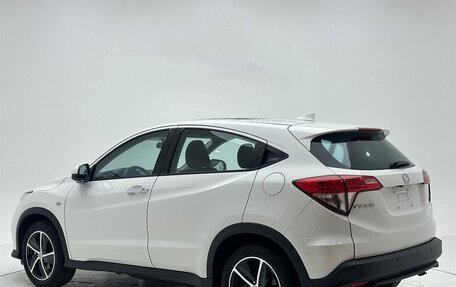 Honda Vezel, 2022 год, 1 190 000 рублей, 6 фотография