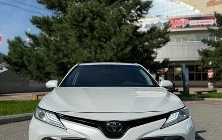 Toyota Camry, 2018 год, 2 600 000 рублей, 2 фотография