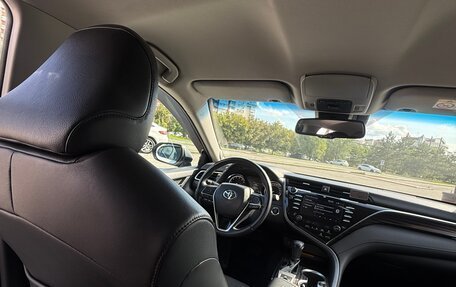 Toyota Camry, 2018 год, 2 600 000 рублей, 14 фотография