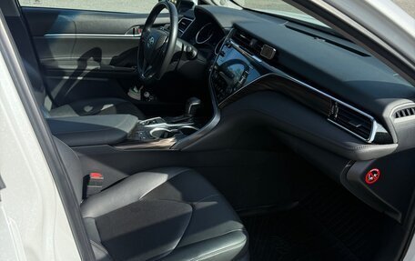 Toyota Camry, 2018 год, 2 600 000 рублей, 18 фотография