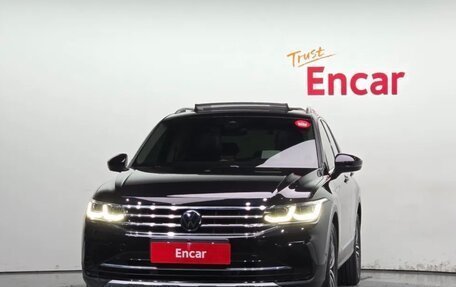Volkswagen Tiguan II, 2022 год, 2 920 000 рублей, 2 фотография