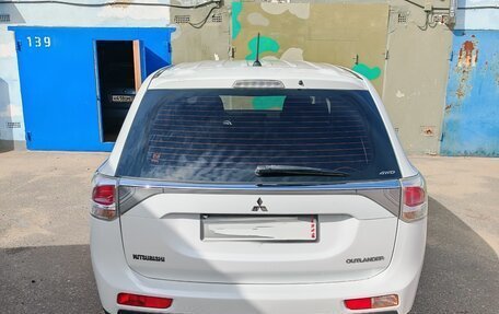 Mitsubishi Outlander III рестайлинг 3, 2012 год, 1 550 000 рублей, 4 фотография