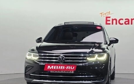 Volkswagen Tiguan II, 2022 год, 2 940 000 рублей, 3 фотография
