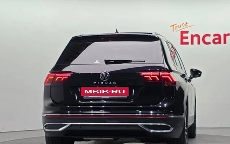 Volkswagen Tiguan II, 2022 год, 2 940 000 рублей, 4 фотография