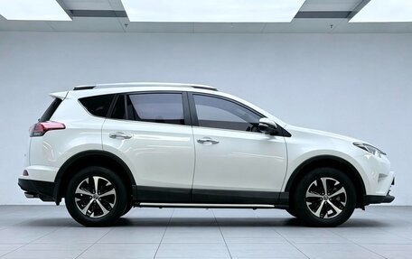 Toyota RAV4, 2018 год, 1 680 000 рублей, 8 фотография