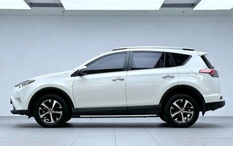Toyota RAV4, 2018 год, 1 680 000 рублей, 4 фотография
