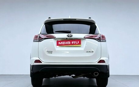 Toyota RAV4, 2018 год, 1 680 000 рублей, 6 фотография
