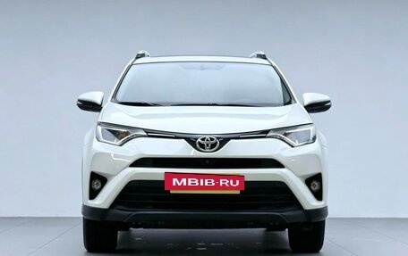 Toyota RAV4, 2018 год, 1 680 000 рублей, 2 фотография