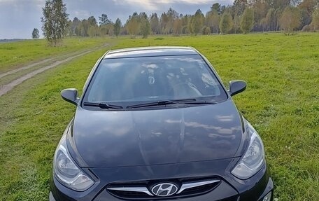 Hyundai Solaris II рестайлинг, 2012 год, 810 000 рублей, 3 фотография