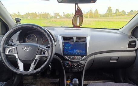 Hyundai Solaris II рестайлинг, 2012 год, 810 000 рублей, 21 фотография
