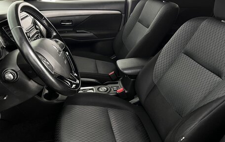 Mitsubishi Outlander III рестайлинг 3, 2015 год, 1 699 000 рублей, 9 фотография
