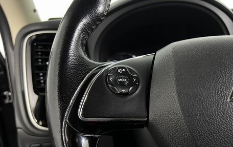 Mitsubishi Outlander III рестайлинг 3, 2015 год, 1 699 000 рублей, 18 фотография