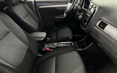 Mitsubishi Outlander III рестайлинг 3, 2015 год, 1 699 000 рублей, 12 фотография