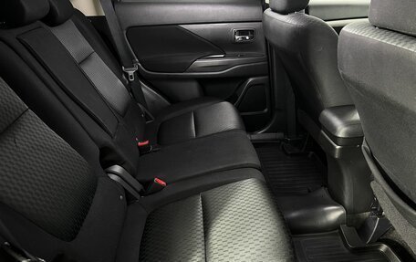 Mitsubishi Outlander III рестайлинг 3, 2015 год, 1 699 000 рублей, 11 фотография