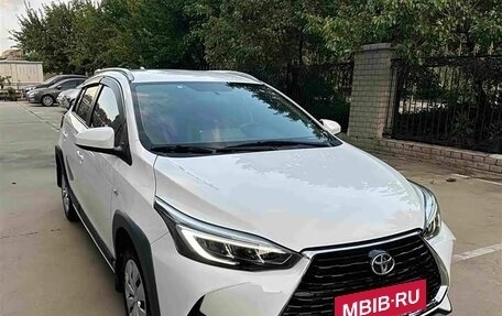 Toyota Yaris XP150 рестайлинг, 2022 год, 1 310 000 рублей, 2 фотография