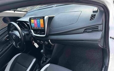 Toyota Yaris XP150 рестайлинг, 2022 год, 1 310 000 рублей, 14 фотография