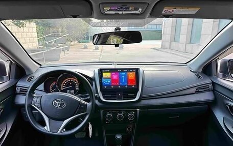 Toyota Yaris XP150 рестайлинг, 2022 год, 1 310 000 рублей, 10 фотография