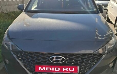 Hyundai Solaris II рестайлинг, 2021 год, 1 370 000 рублей, 1 фотография