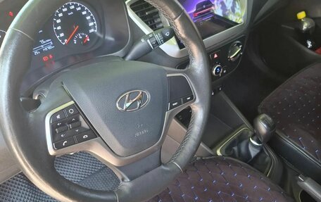 Hyundai Solaris II рестайлинг, 2021 год, 1 370 000 рублей, 4 фотография