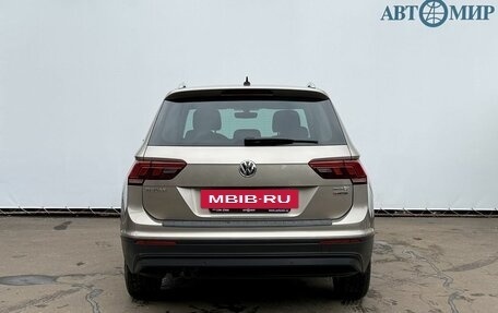 Volkswagen Tiguan II, 2018 год, 2 300 000 рублей, 11 фотография
