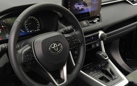 Toyota RAV4, 2025 год, 3 900 000 рублей, 24 фотография