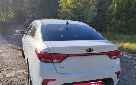 KIA Rio IV, 2018 год, 1 050 000 рублей, 2 фотография