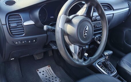 KIA Rio IV, 2018 год, 1 050 000 рублей, 10 фотография