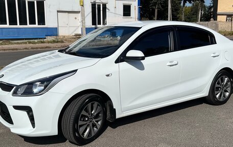 KIA Rio IV, 2018 год, 1 450 000 рублей, 2 фотография