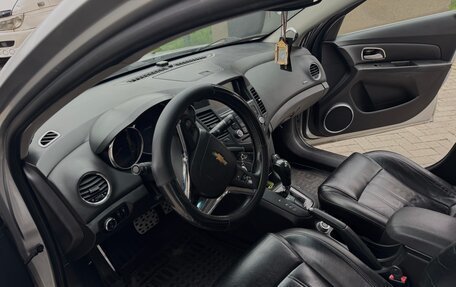Chevrolet Cruze II, 2011 год, 700 000 рублей, 3 фотография