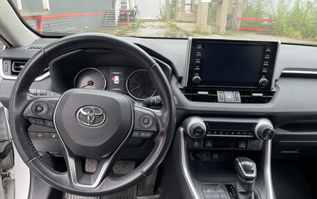 Toyota RAV4, 2019 год, 3 720 000 рублей, 9 фотография