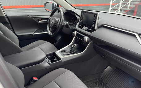 Toyota RAV4, 2019 год, 3 720 000 рублей, 7 фотография