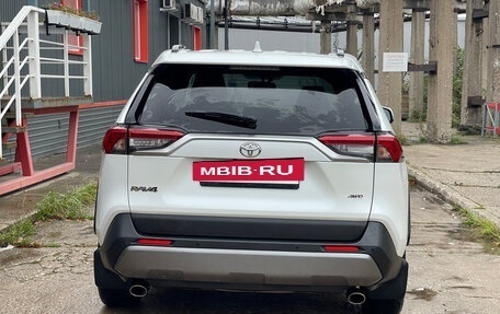 Toyota RAV4, 2019 год, 3 720 000 рублей, 6 фотография