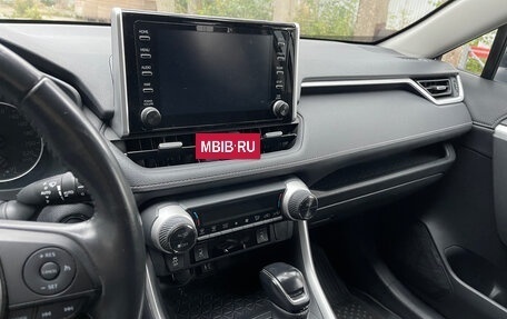 Toyota RAV4, 2019 год, 3 720 000 рублей, 10 фотография
