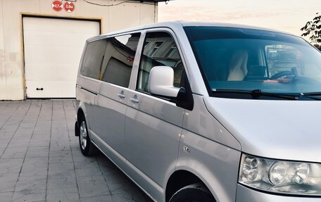 Volkswagen Caravelle T5, 2007 год, 1 700 000 рублей, 2 фотография