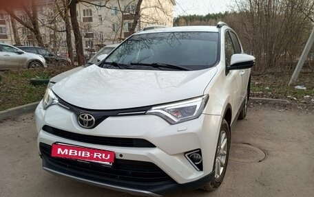 Toyota RAV4, 2017 год, 2 200 000 рублей, 3 фотография