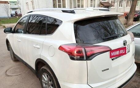 Toyota RAV4, 2017 год, 2 200 000 рублей, 4 фотография
