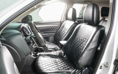 Mitsubishi Outlander III рестайлинг 3, 2014 год, 1 699 000 рублей, 10 фотография