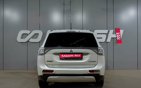 Mitsubishi Outlander III рестайлинг 3, 2014 год, 1 699 000 рублей, 4 фотография