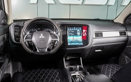 Mitsubishi Outlander III рестайлинг 3, 2014 год, 1 699 000 рублей, 6 фотография