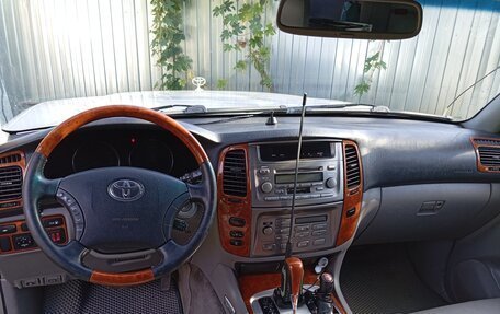 Toyota Land Cruiser 100 рестайлинг 2, 2006 год, 2 530 000 рублей, 15 фотография