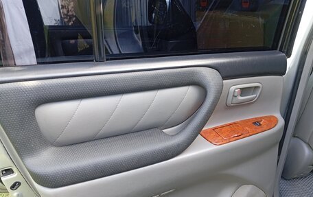 Toyota Land Cruiser 100 рестайлинг 2, 2006 год, 2 530 000 рублей, 21 фотография
