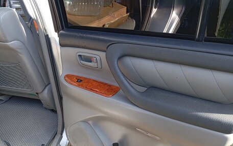 Toyota Land Cruiser 100 рестайлинг 2, 2006 год, 2 530 000 рублей, 22 фотография