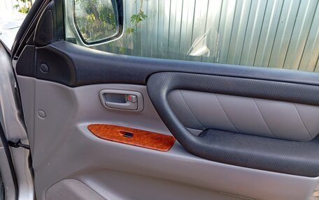 Toyota Land Cruiser 100 рестайлинг 2, 2006 год, 2 530 000 рублей, 20 фотография