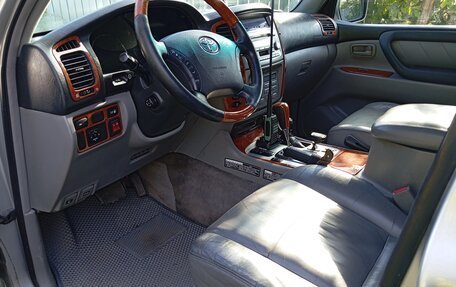 Toyota Land Cruiser 100 рестайлинг 2, 2006 год, 2 530 000 рублей, 16 фотография
