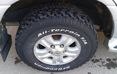 Toyota Land Cruiser 100 рестайлинг 2, 2006 год, 2 530 000 рублей, 13 фотография